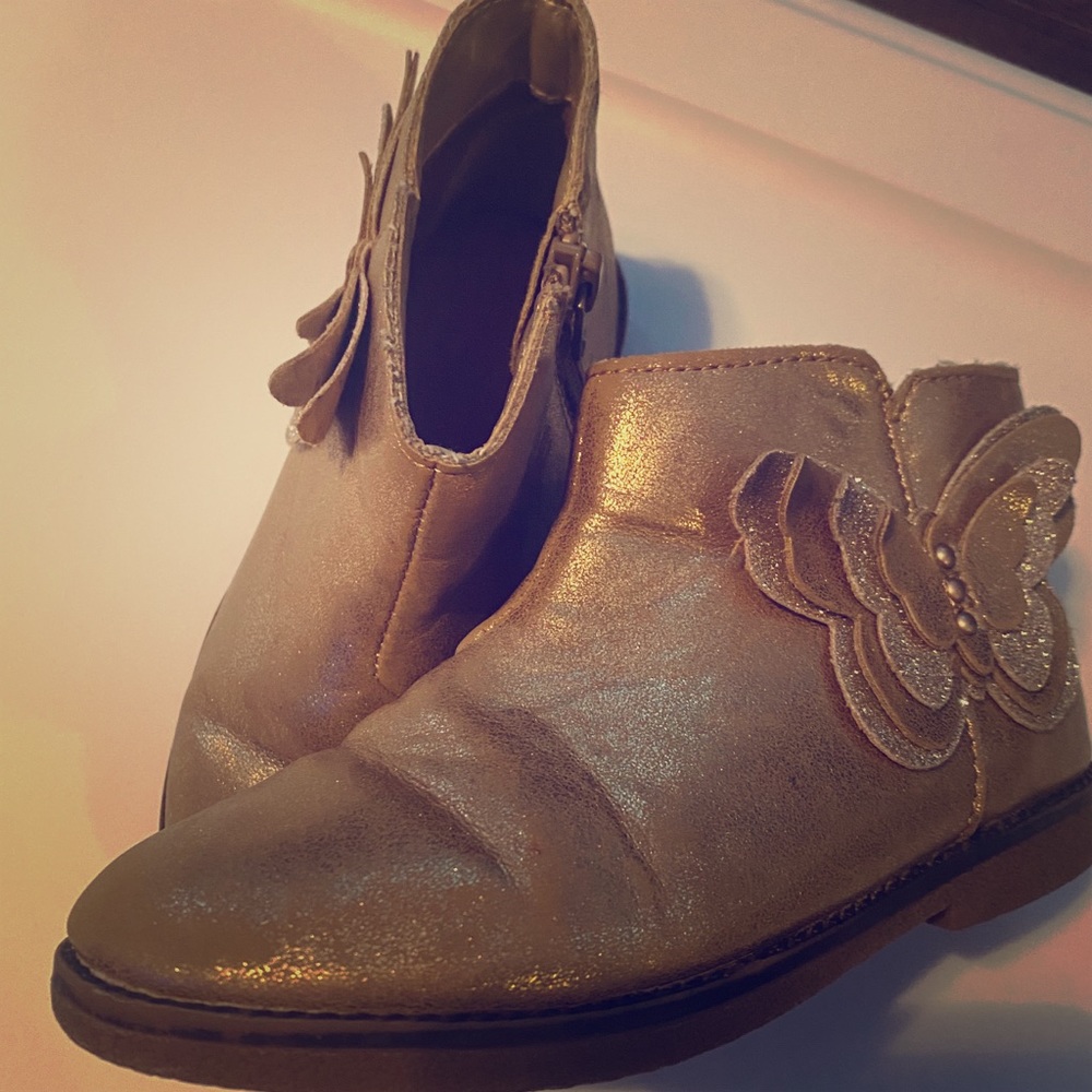 Girl shoes